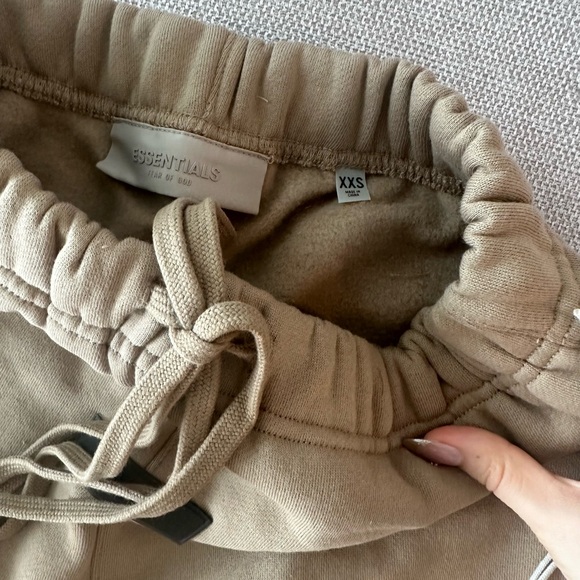 BRAND NEW ESSENTIALS Tan Cotton Shorts XXS - Picture 2 of 3